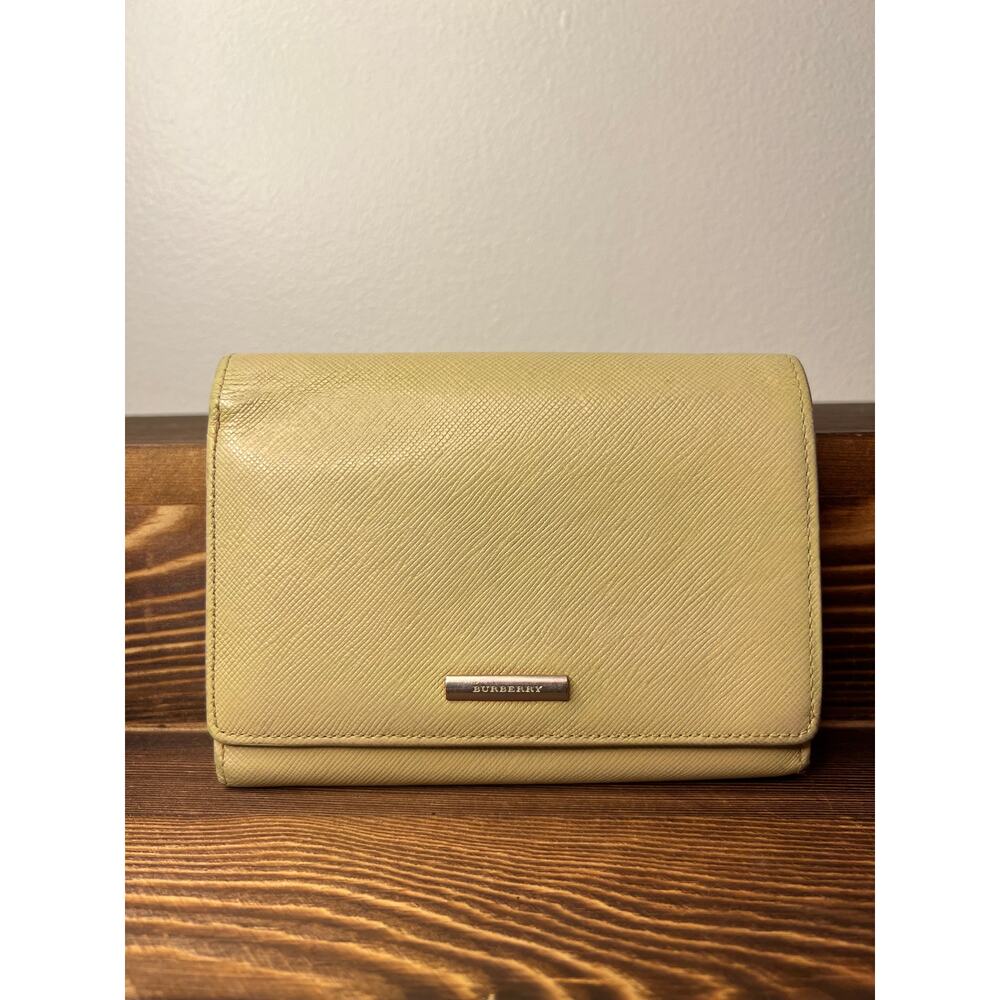 Burberry Pale Yellow Saffiano Leather Compact Wallet‎ House Check Lining COA